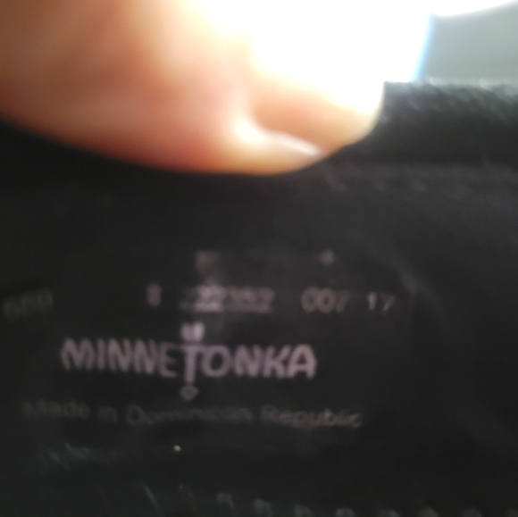 Minnetonka Black Moccasins Size 8 - Picture 6 of 6